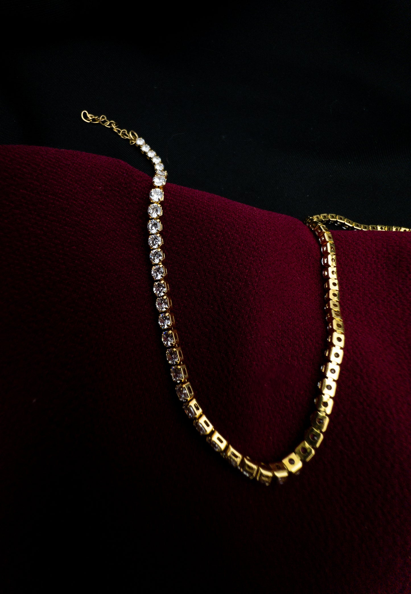 Choker Riviera com cristais - Banhada a ouro 18k
