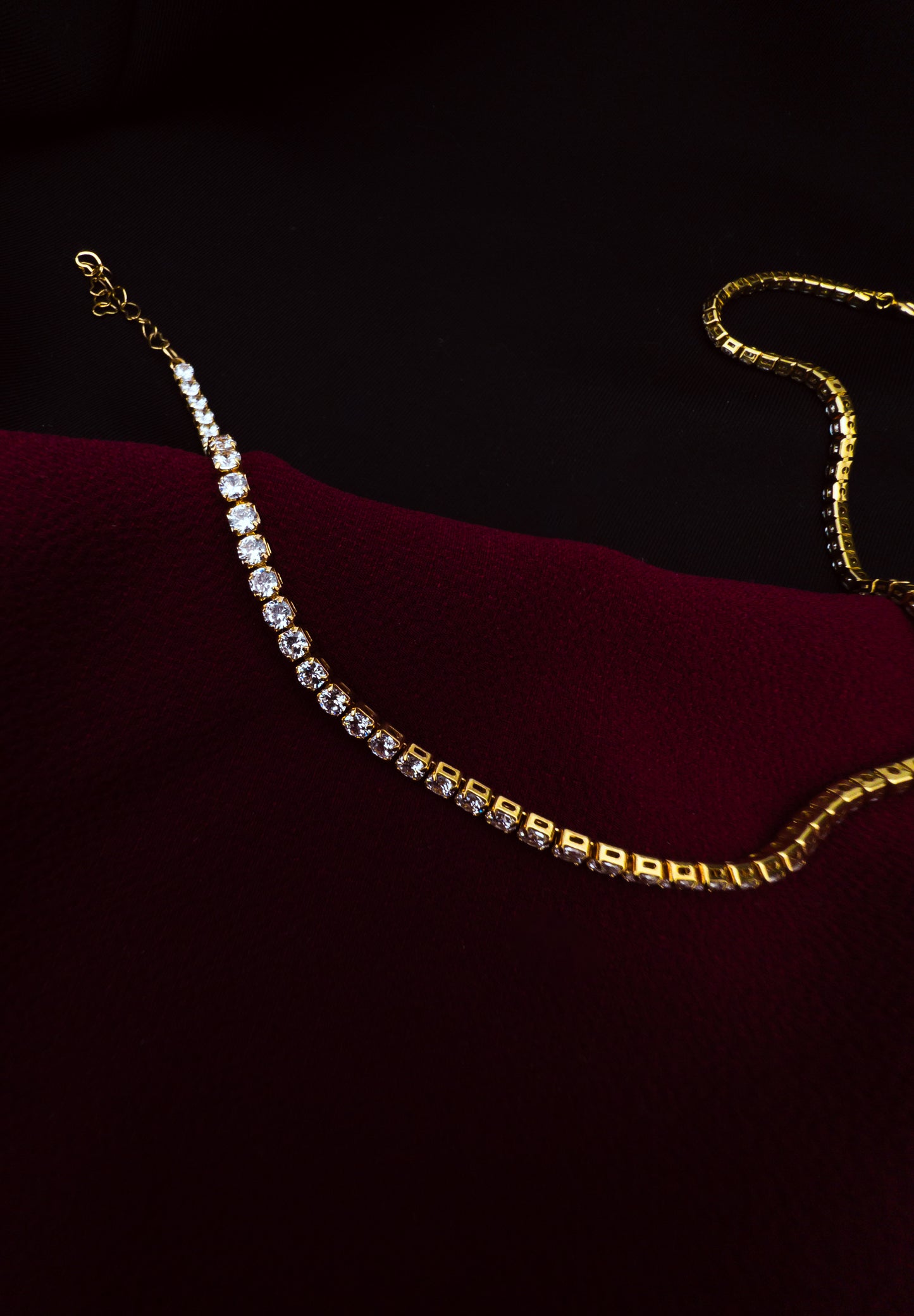 Choker Riviera com cristais - Banhada a ouro 18k