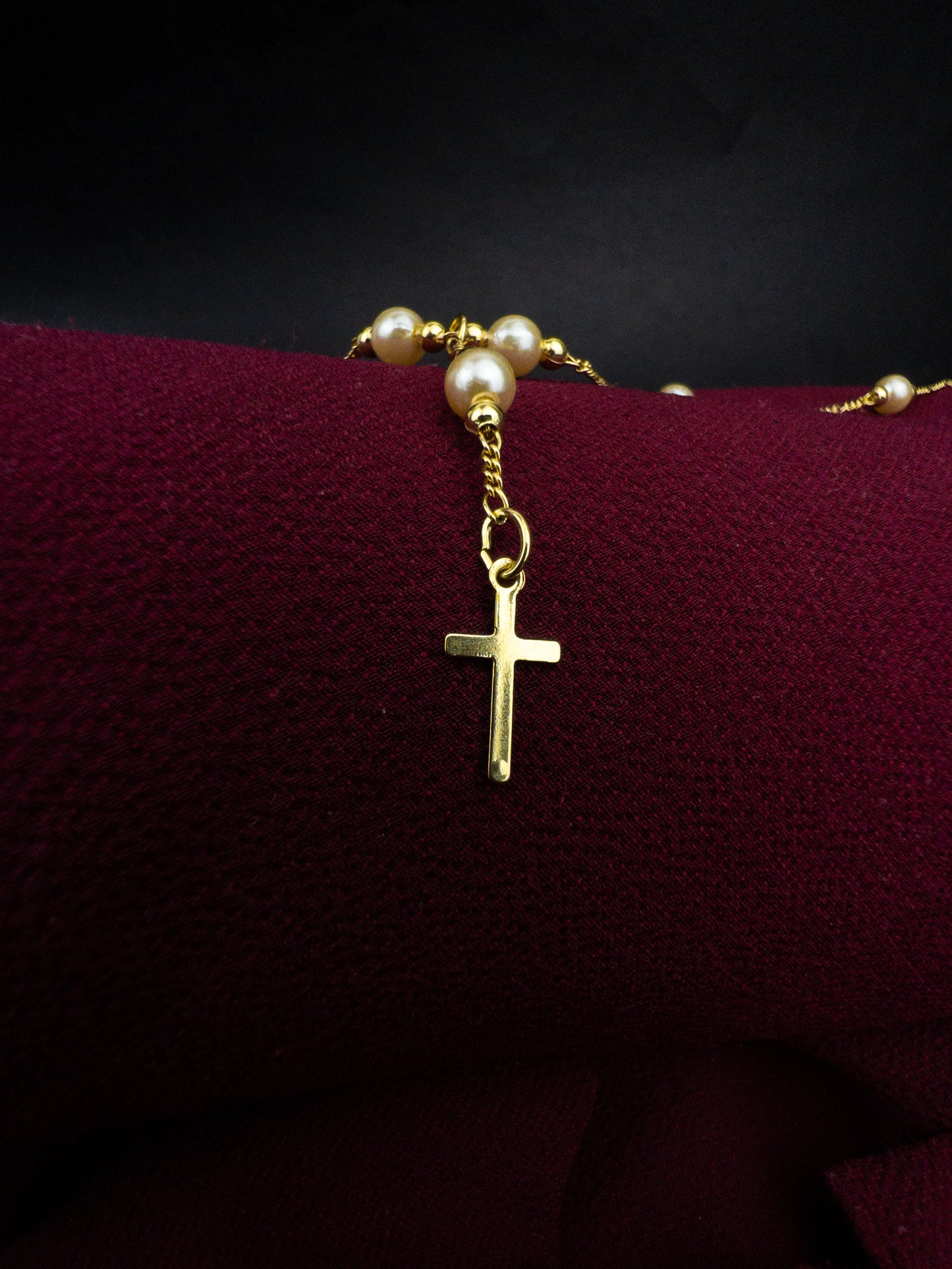 Terço com pérolas - Banhado a ouro 18k