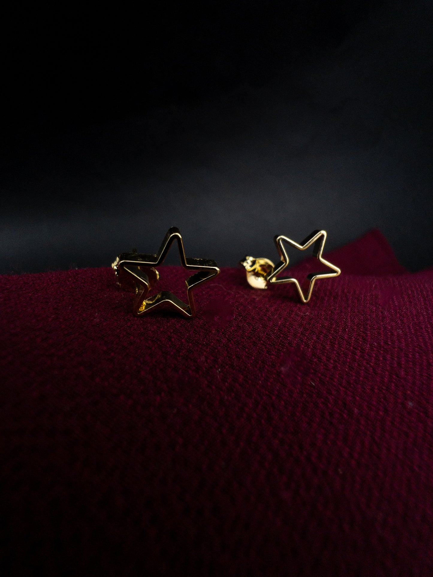 Brinco Estrela Vazada - Banhado a Ouro 18k
