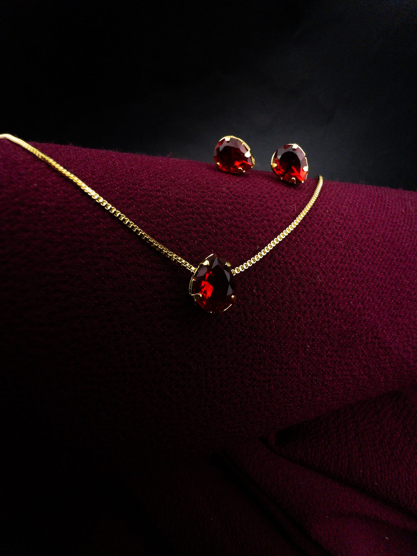 Conjunto Colar e Brinco Gota - Banhado a Ouro 18k