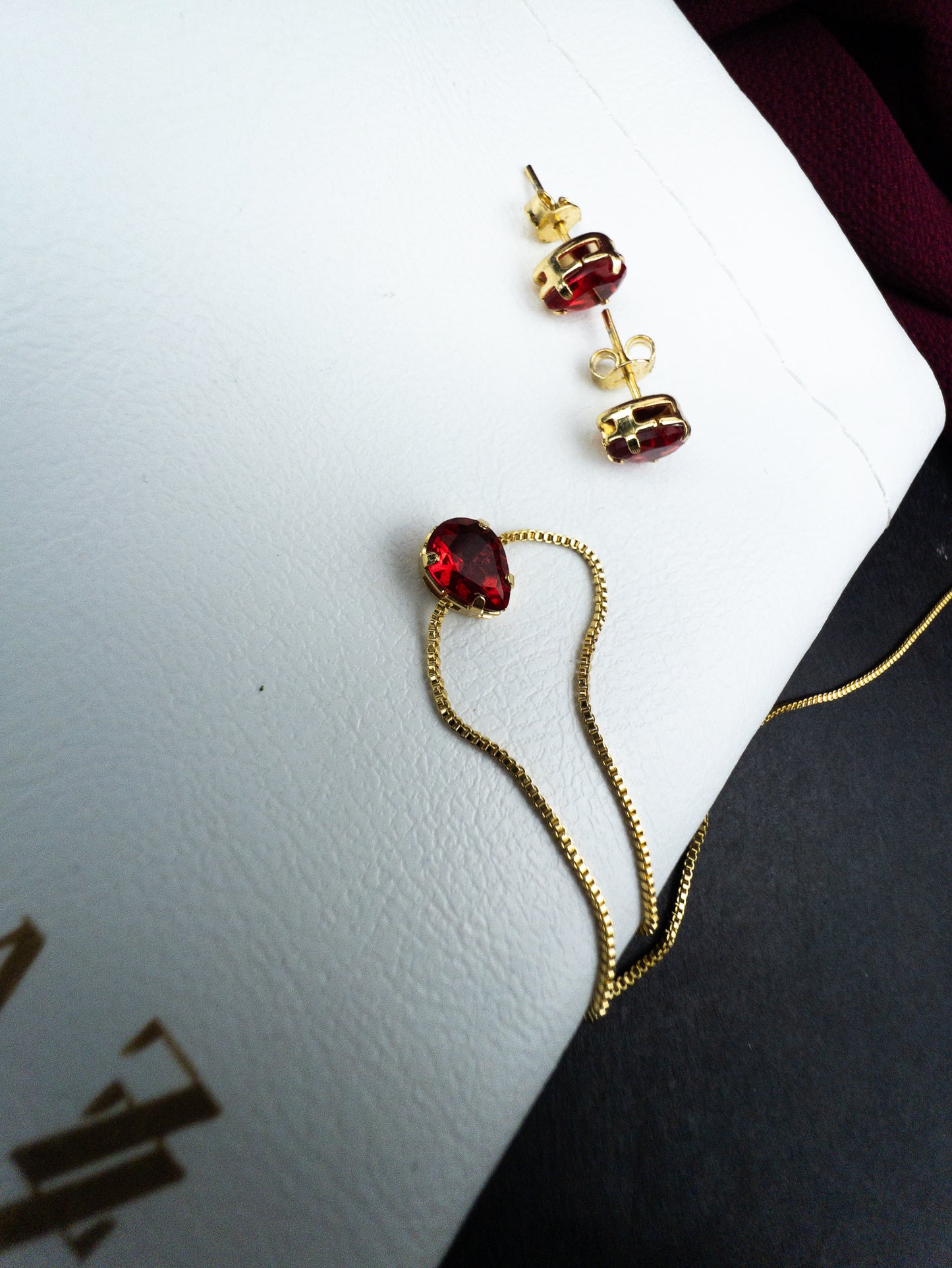 Conjunto Colar e Brinco Gota - Banhado a Ouro 18k