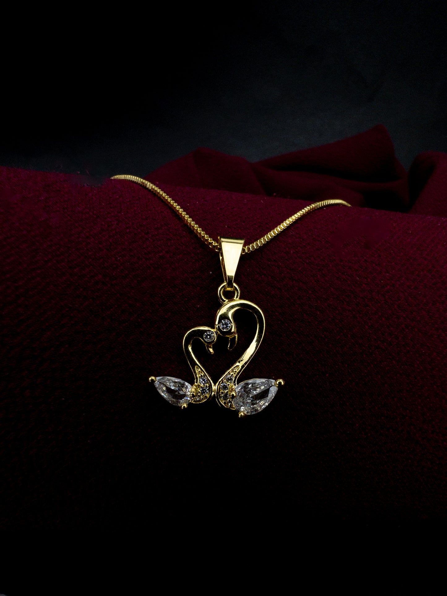 Colar Dois Cisnes - Banhado a Ouro 18k