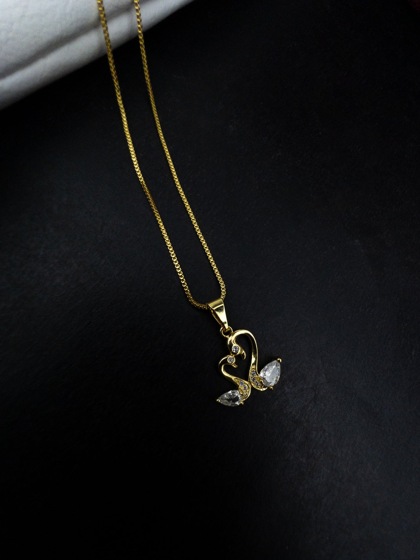 Colar Dois Cisnes - Banhado a Ouro 18k