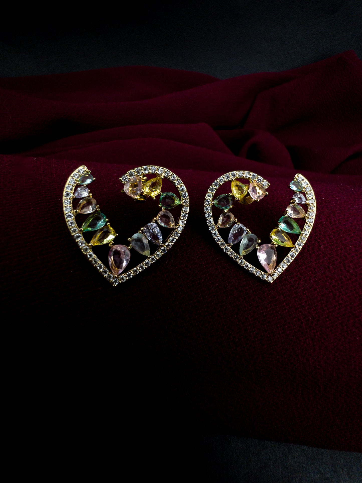 Brinco Coração Com Gotas de Zircônia - Banhado a Ouro 18k