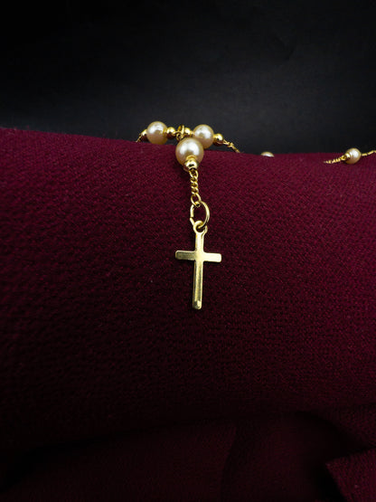 Terço  com pérolas - Banhado a ouro 18k