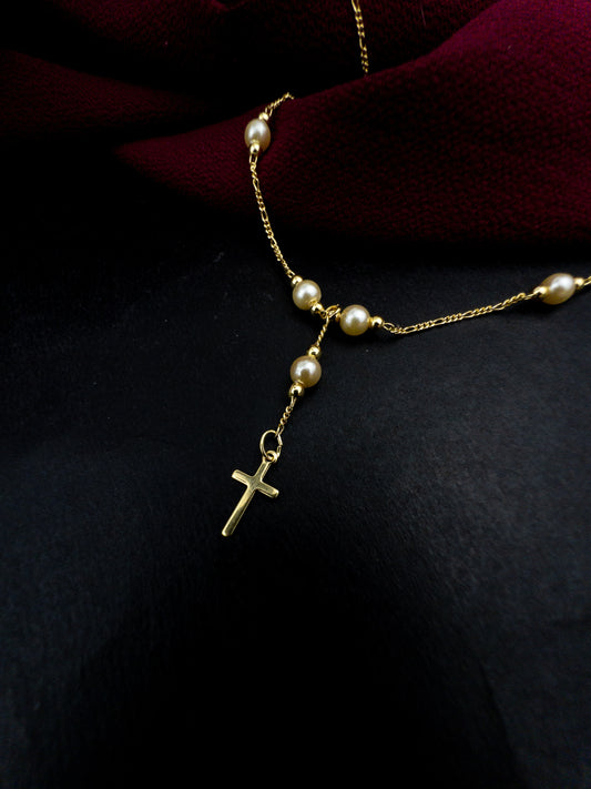 Terço  com pérolas - Banhado a ouro 18k